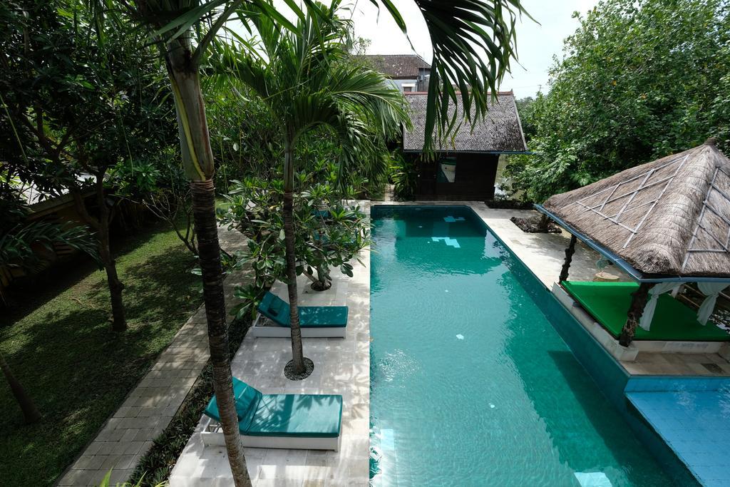 Hotel Easy Surf Dacha Canggu Esterno foto